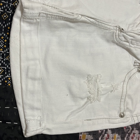 White distressed denim shorts - Picture 8 of 8